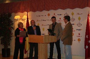 Florentino Martínez y Marisa Comenge, en la entrega del Premio Naranja de Deportes de 'El Faro del Guadarrama' (Foto: Archivo)